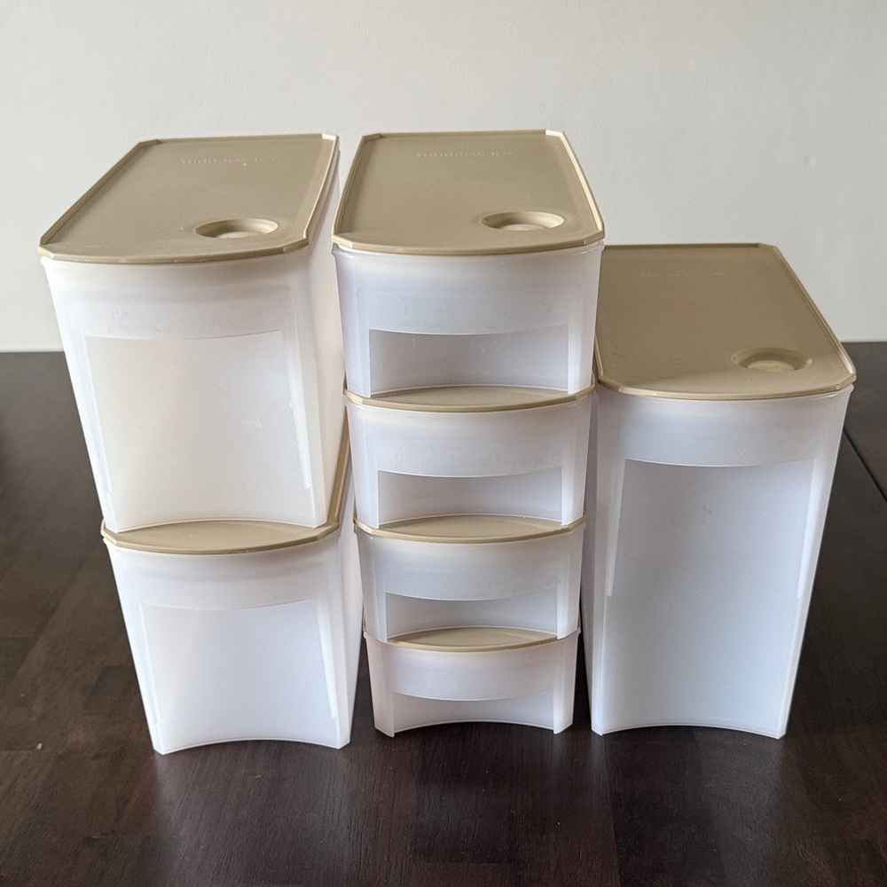 Tupperware Shelf Smart containers